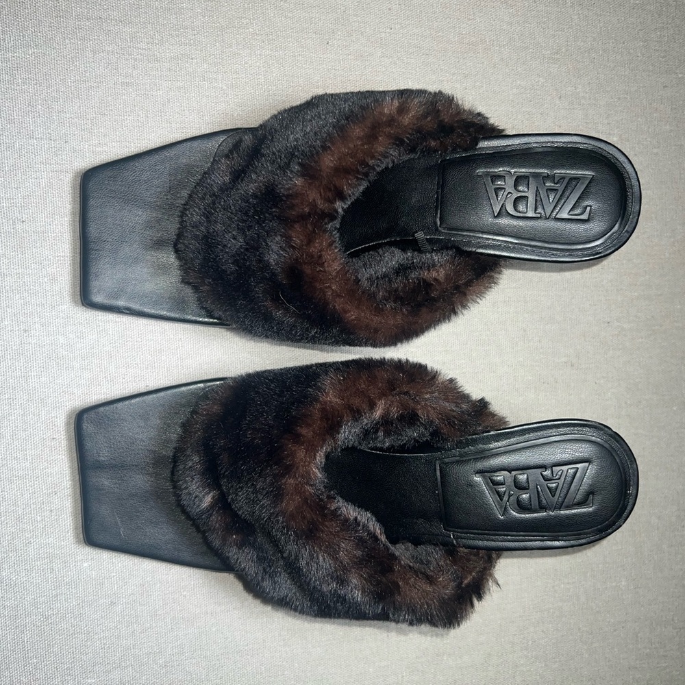 Zara black sandal with brown/black fur.